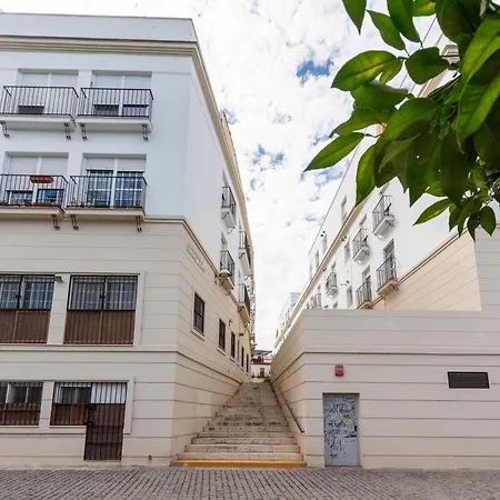 3 Y 2 Banos Junto Al Rio * Seville